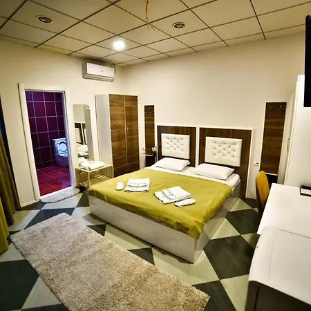 Hotel Queen Royal 3*